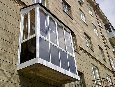 Раздвижное остекление балкона в пол